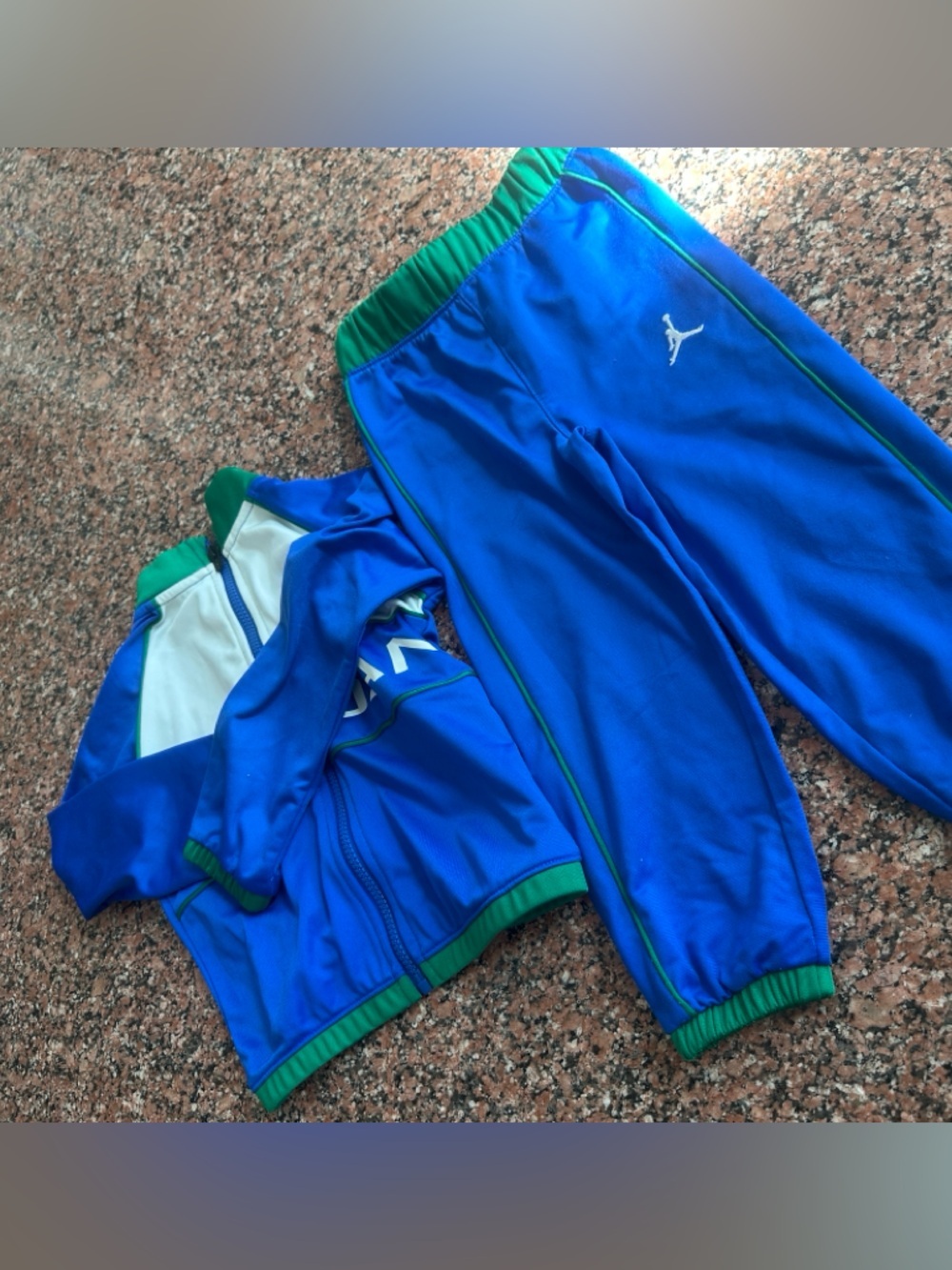 Jordan toddler tracksuit 3T - Picture 6 of 9